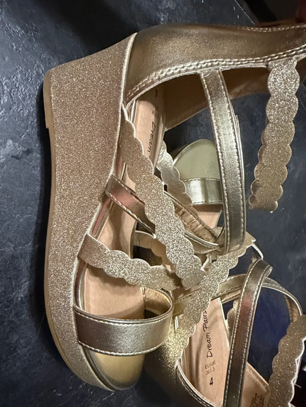 Dream Pairs Girls Gold Scalloped Glitter Strap Sandals